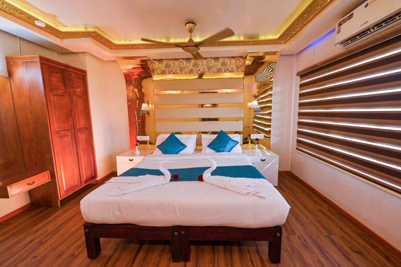 1 bedroom houseboat