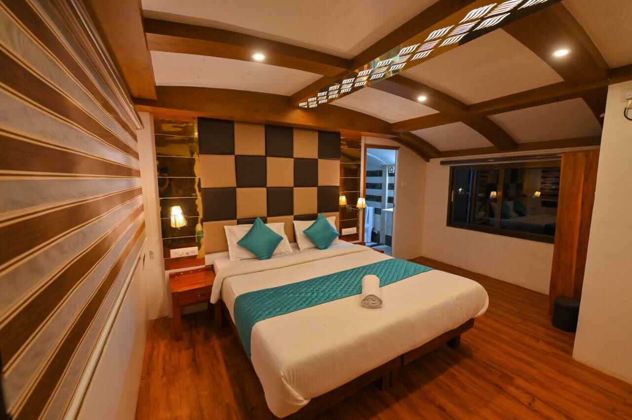 1 bedroom houseboat