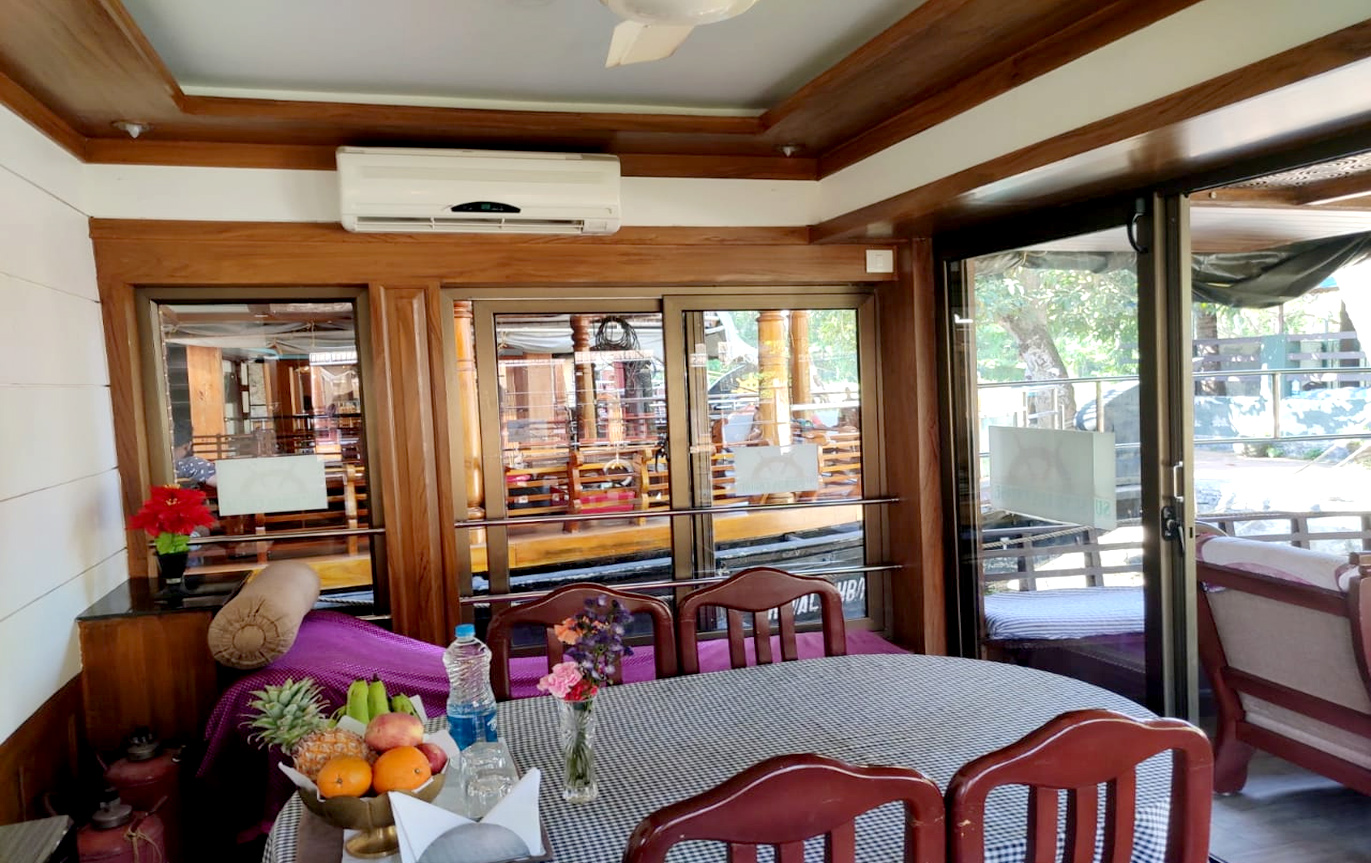 Special Houseboat Cruises