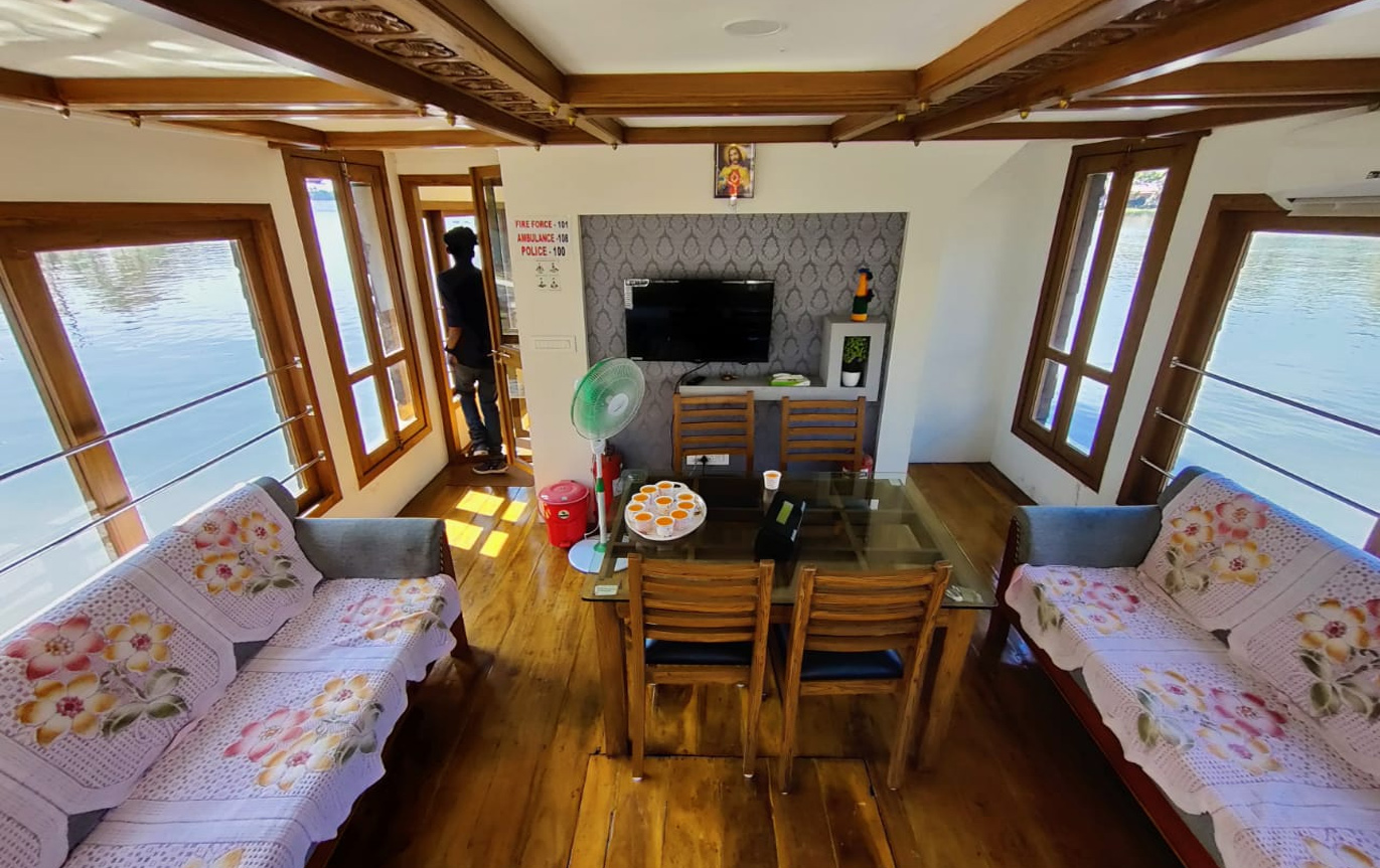 Special Houseboat Cruises