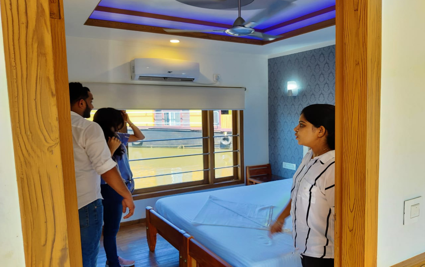 Special Houseboat Cruises
