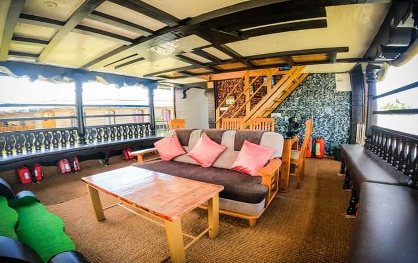 Special Houseboat Cruises