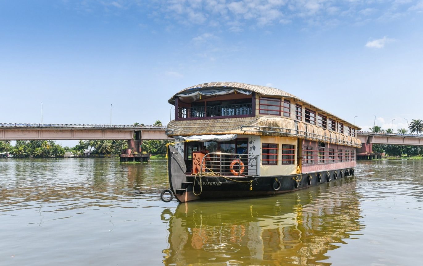 1 bedroom houseboat