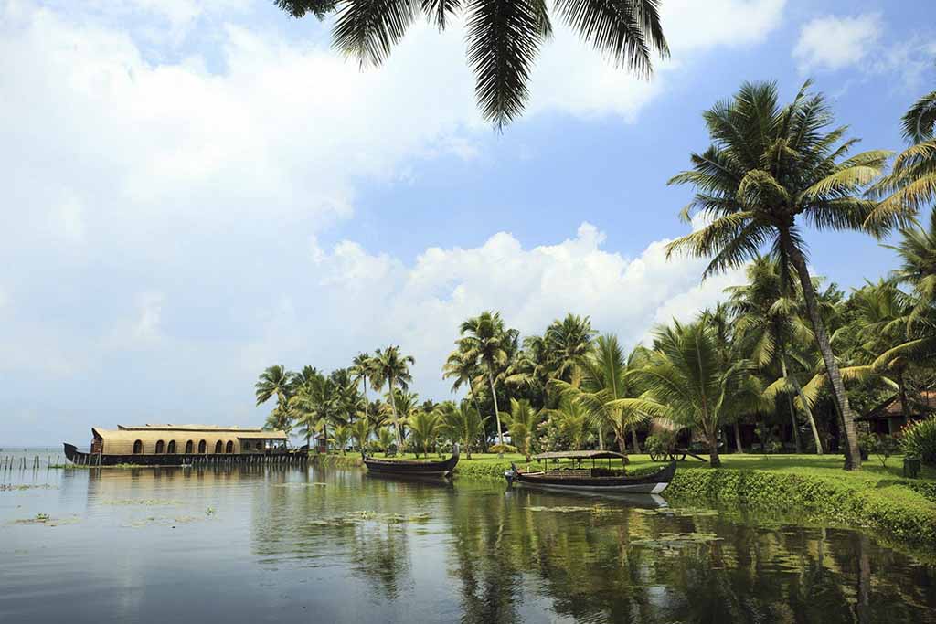  Houseboat in kumarakom